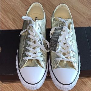 Unisex light gold converse men’s 11/women 13